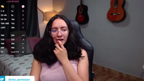 Snapshot of miaportman chatting on January 23, 9:39 am MIAPORTMANN online show from January 23, 9:39 am