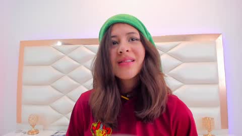 Snapshot of miaqueen021 chatting on January 13, 3:26 pm Sweetie Mia online show from January 13, 3:26 pm