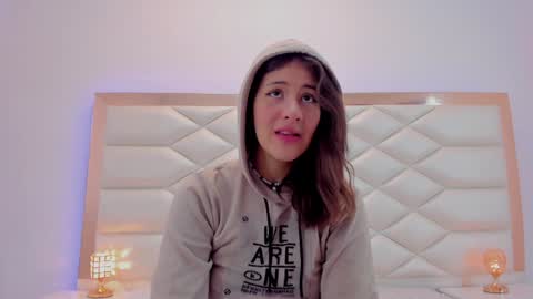 Snapshot of miaqueen021 chatting on January 21, 12:18 pm Sweetie Mia online show from January 21, 12:18 pm