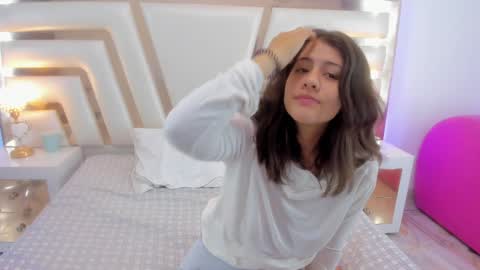 Snapshot of miaqueen021 chatting on January 26, 9:40 am Sweetie Mia online show from January 26, 9:40 am