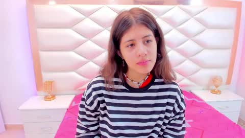 Snapshot of miaqueen021 chatting on March 4, 12:22 pm Sweetie Mia online show from March 4, 12:22 pm