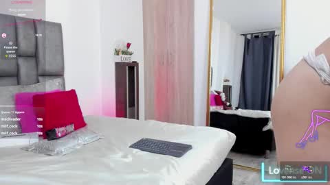 Snapshot of miarobertsmilf chatting on November 15, 12:30 am Mia Milf online show from November 15, 12:30 am