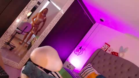 Mia Romanove online show from April 12, 5:51 pm