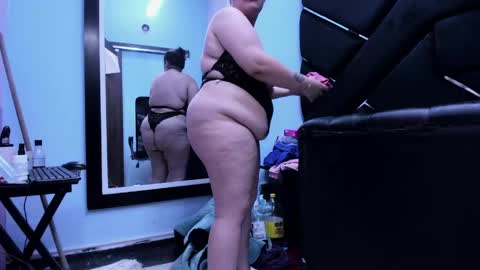 MiaRouse online show from April 22, 9:22 am