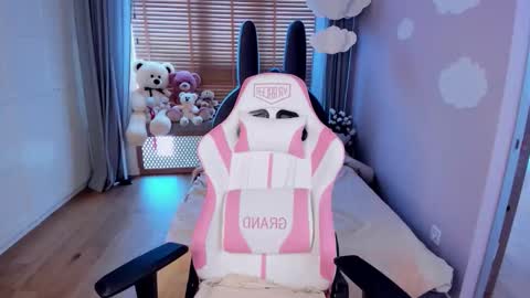 Miayna Silk online show from March 13, 9:16 am