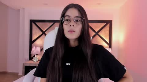 Mia online show from March 3, 12:04 am