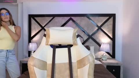 Mia online show from March 7, 8:17 pm