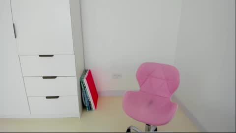 miastripdance online show from April 22, 10:17 am