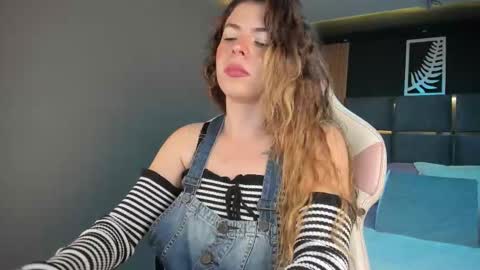 Snapshot of miatorres4 chatting on October 25, 3:58 am miatorres4 online show from October 25, 3:58 am