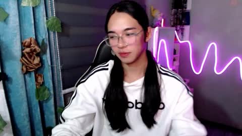 Mia online show from February 22, 7:01 pm