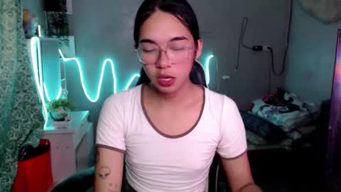 Mia online show from February 25, 9:19 am