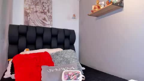 miavelvet1 online show from October 1, 3:01 am