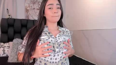 miavelvet1 online show from April 22, 2:25 am