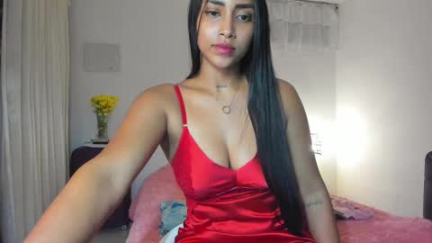 Snapshot of miavelvet_22 chatting on February 25, 4:14 am Mia Velvet online show from February 25, 4:14 am