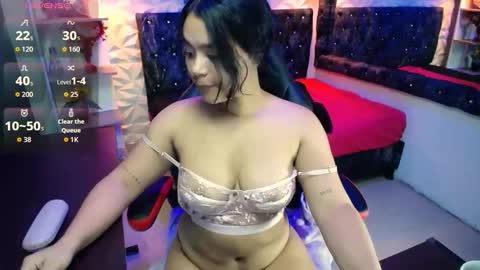 Snapshot of miavelvet_dl chatting on October 15, 12:27 pm mia online show from October 15, 12:27 pm