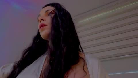 Mia online show from September 26, 4:22 pm