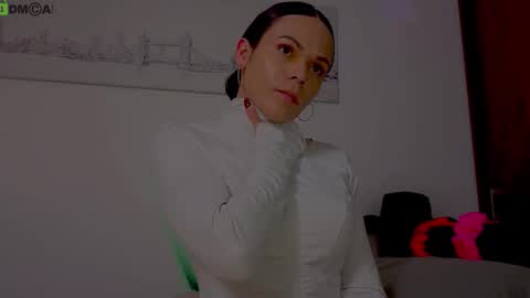 Mia online show from October 19, 4:40 pm