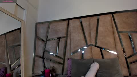 Mia Villalobos online show from December 31, 5:22 am