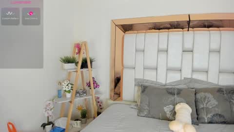 Mia Villalobos online show from December 31, 8:26 am