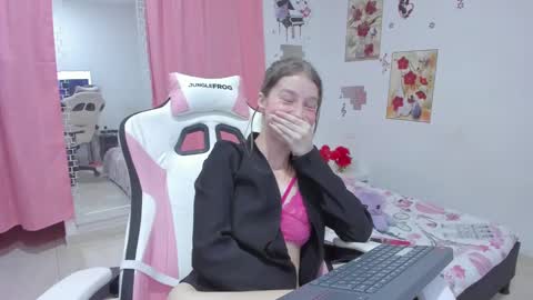 Snapshot of miavolkova_ chatting on January 14, 5:30 am  Chloe  online show from January 14, 5:30 am