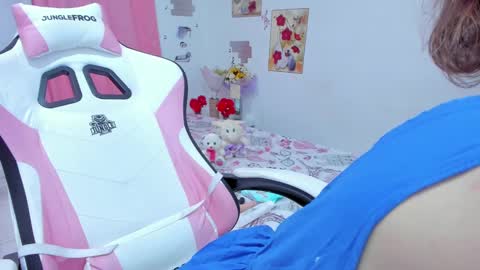 Snapshot of miavolkova_ chatting on January 17, 5:42 am  Chloe  online show from January 17, 5:42 am