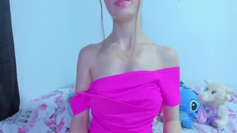 Snapshot of miavolkova_ chatting on February 7, 12:42 am  Chloe  online show from February 7, 12:42 am