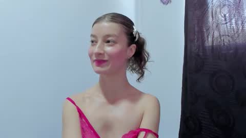 Snapshot of miavolkova_ chatting on September 17, 4:52 pm  Chloe  online show from September 17, 4:52 pm