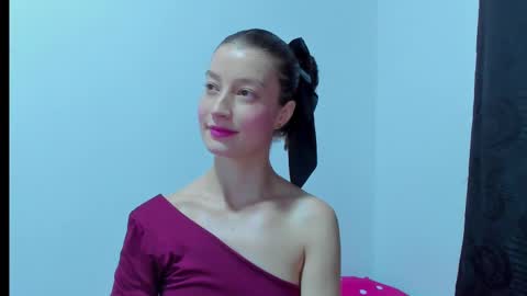 Snapshot of miavolkova_ chatting on October 3, 11:24 pm  Chloe  online show from October 3, 11:24 pm