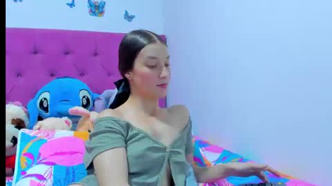Snapshot of miavolkova_ chatting on June 30, 8:32 pm Chloe online show from June 30, 8:32 pm