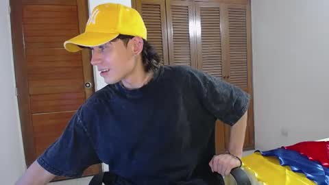 Snapshot of michaeel_blue chatting on June 24, 12:53 am Michael online show from June 24, 12:53 am