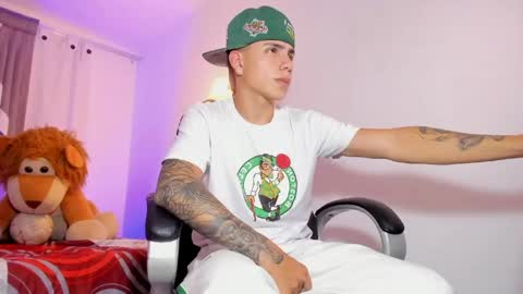 Snapshot of michael_boy88_ chatting on May 18, 8:47 pm Michael Boy online show from May 18, 8:47 pm