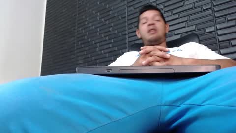 Michael Daviss online show from December 17, 2:44 pm