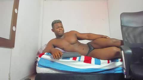 Snapshot of michael_smitht chatting on December 13, 9:09 pm Michael online show from December 13, 9:09 pm