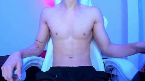 Snapshot of michael_twink18 chatting on July 18, 10:41 am Michael online show from July 18, 10:41 am