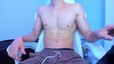 Snapshot of michael_twink18 chatting on July 20, 3:32 am Michael online show from July 20, 3:32 am