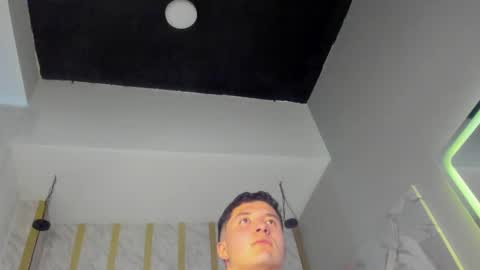 MichaelConnor  online show from December 17, 6:09 pm