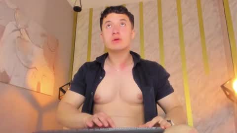 MichaelConnor  online show from December 22, 4:38 pm