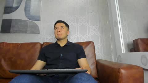 MichaelConnor  online show from January 3, 11:46 am