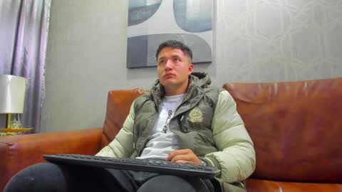 MichaelConnor  online show from January 4, 12:27 pm