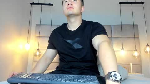 MichaelConnor  online show from January 15, 11:32 am