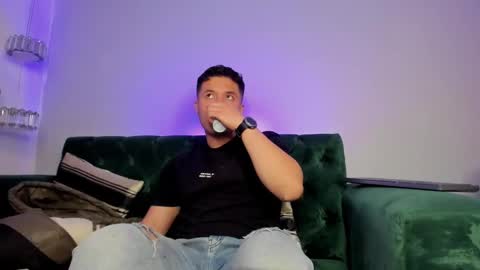 MichaelConnor  online show from February 8, 12:17 pm