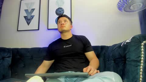 MichaelConnor  online show from February 18, 6:47 pm