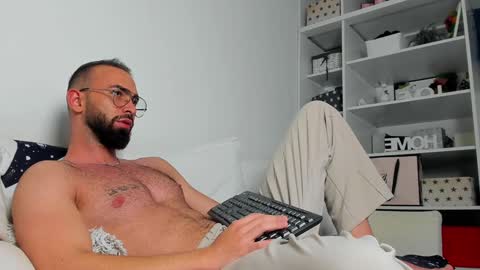 MichaelEvansx online show from December 2, 11:18 pm