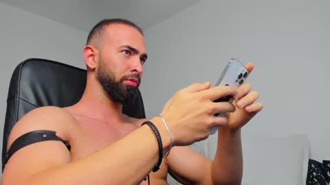 MichaelEvansx online show from December 16, 9:41 pm