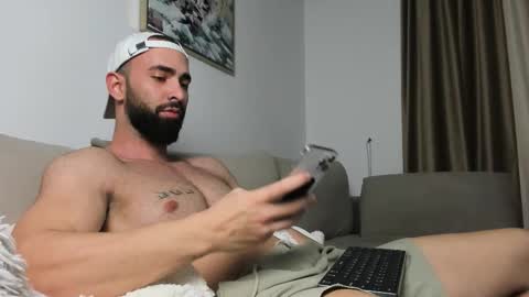 MichaelEvansx online show from December 5, 8:38 pm