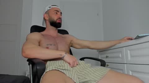 MichaelEvansx online show from March 20, 9:41 pm