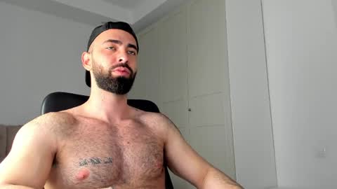 MichaelEvansx online show from April 5, 10:18 pm