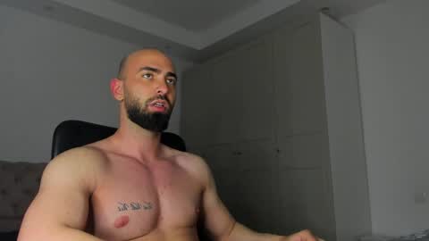 MichaelEvansx online show from April 24, 8:44 pm