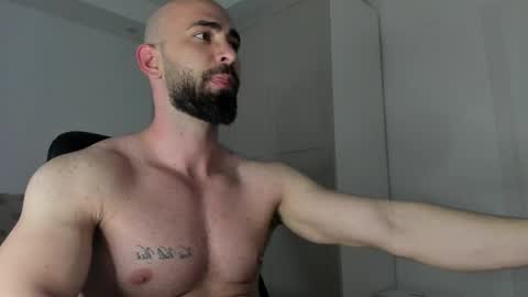 MichaelEvansx online show from April 26, 9:12 pm