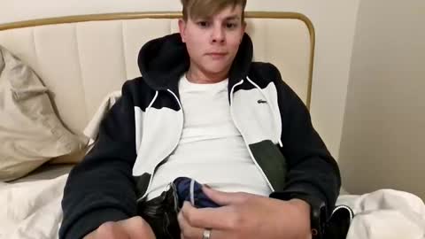 Snapshot of michaeltwinkboy chatting on March 29, 2:33 am michaeltwinkboy online show from March 29, 2:33 am